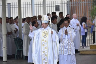 Monseñor dice que lo propicio hubiera sido promediar el número de personas de acuerdo a la capacidad de cada iglesia » Ñanduti