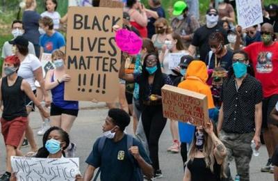 Hombre negro que salvó a un ultraderechista en Londres: 'No vi el color, sino a un ser humano en el suelo' - C9N