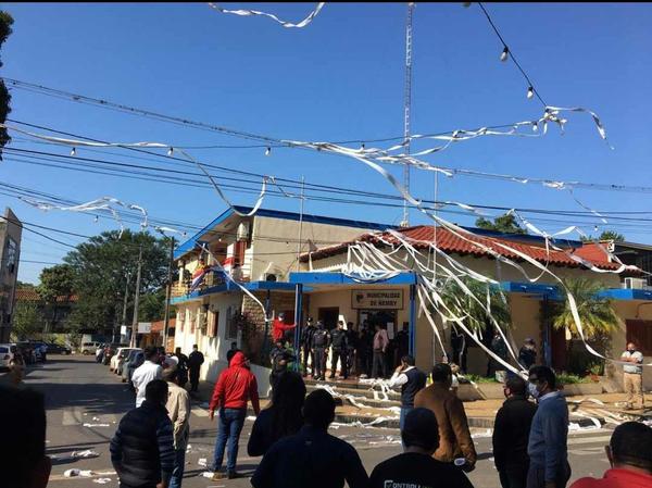 Concejal de Ñemby denuncia millonarias irregularidades en la gestión de Lanzoni » Ñanduti