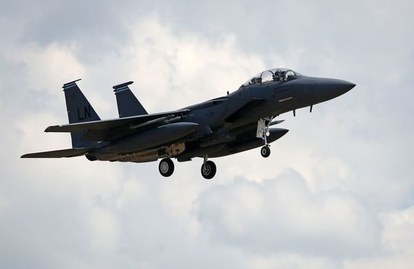 Caza estadounidense F15 se estrella en el mar - Mundo - ABC Color