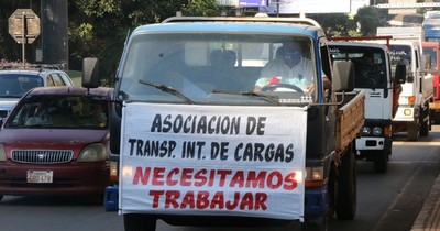 Camioneros protestan y exigen paso de despachos menores