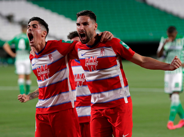 Betis y Granada firman un empate para el infarto