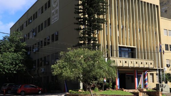 Defensa licita compra de patrulleras y ambulancia por G. 6 mil millones