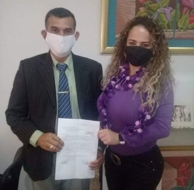 Gloria Escobar y Néstor Echeverria no firmaron contrato para inicio de programa en radio FM