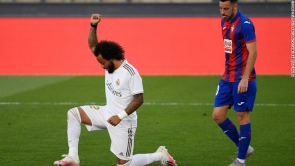 Marcelo muestra su apoyo a Black Lives Matter en la celebración de un gol del Real Madrid