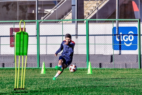 Cerro suma tres canteranos al plantel principal