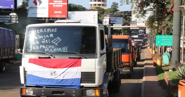 Camioneros exigen que se liberen despachos menores