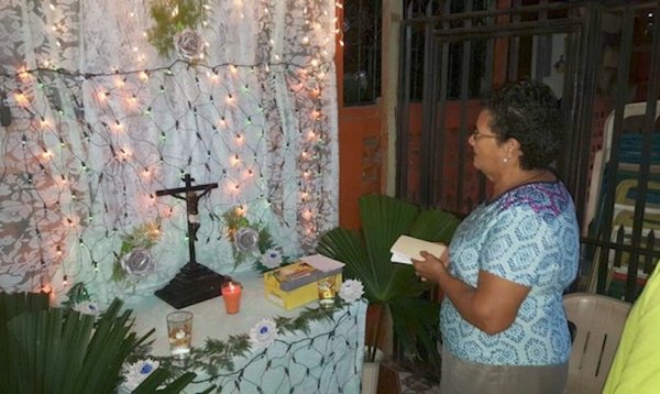 Feligreses piden poder rezar también el rosario a sus difuntos | Crónica