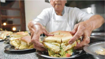 ¡En el cora!: subirían el precio del lomito a inicio de la Fase 3