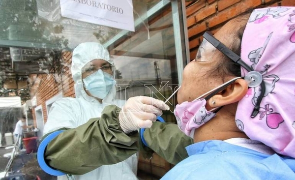 HOY / Hisopos para test COVID: regulando cantidad de muestras, hay stock para dos semanas