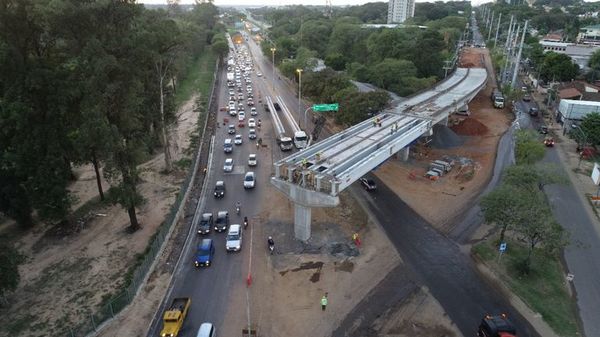 Caótico tráfico en la zona de construcción del viaducto Jardín Botánico - Nacionales - ABC Color