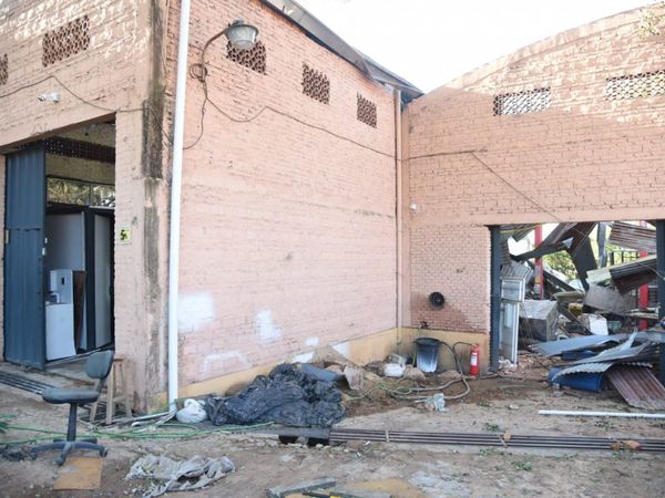 Fiscalía investiga causas de la explosión del taller en Villa Elisa