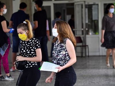 Menores de 20 años son la mitad de susceptibles de contraer Covid-19
