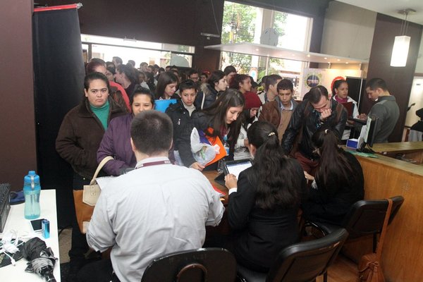 600 currículums en una hora tras publicación de vacancias laborales · Radio Monumental 1080 AM