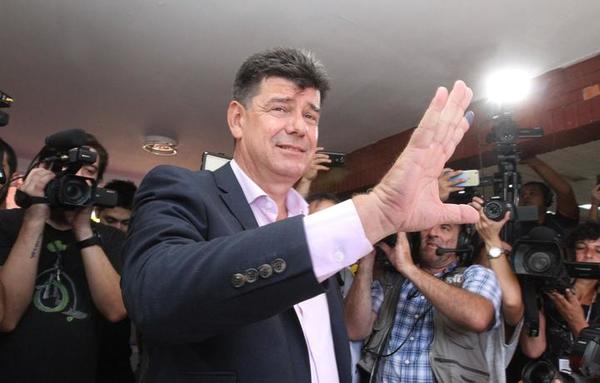 Patoteada de Efraín Alegre en Palacio de Justicia