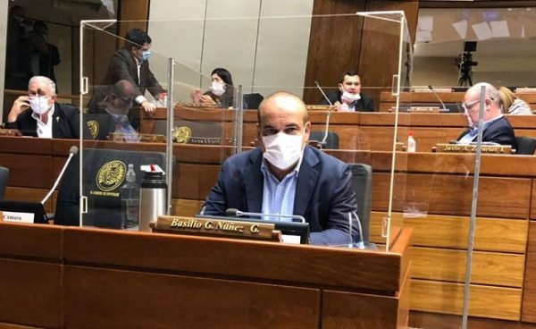 Bachi Núñez dice que no se puede limitar la contratación de parientes