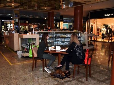 Cuarentena intelingente: Bares y patios de comidas se suman a la fase 3