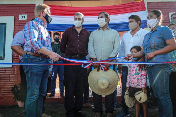 Presidente visita Bahía Negra para entrega de 120 viviendas a comunidades indígenas