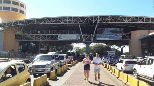 Comerciantes de Alto Paraná presentan carta a los presidentes de los Poderes del Estado y piden mayor asistencia » Ñanduti