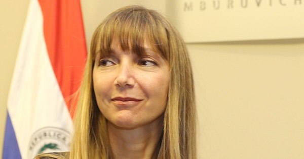 Carla Bacigalupo alardea sobre su gestión y recibe lluvia de críticas