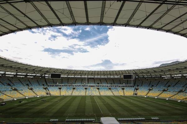 HOY / El Maracaná celebra 70 años sin fiesta y con un anexo convertido en hospital