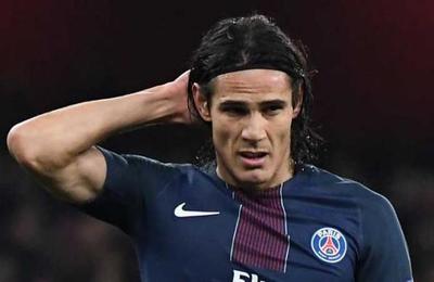 Cavani relajado: trabajando en el campo mientras se entera que no seguirá en el PSG - SNT