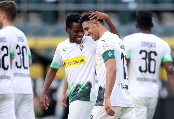 El Gladbach sigue en la lucha por la Champions - Fútbol - ABC Color