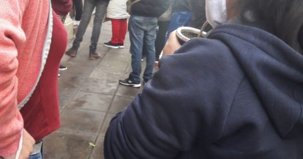 Unos 100 compatriotas se manifestaron frente al Consulado paraguayo en Argentina