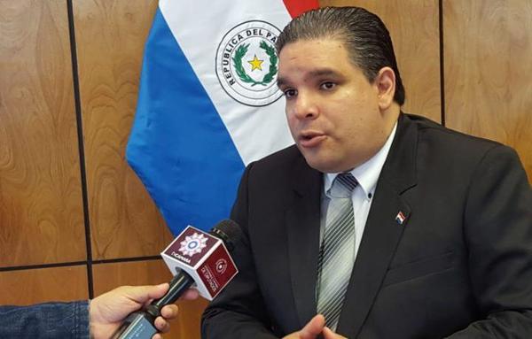 Especialista recomienda aceptar baja salarial para no perder el empleo