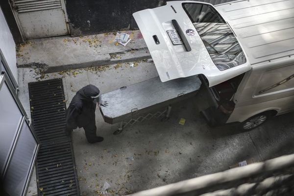 Traficante esconde marihuana en ataúdes y alega transportar víctimas de COVID - Mundo - ABC Color