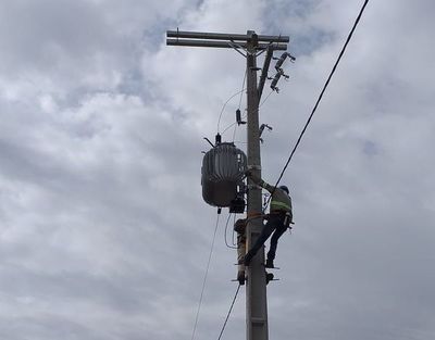 Instalan nuevos trasformadores y líneas de media tensión para reforzar sistema eléctrico en capital y alrededores - Nacionales - ABC Color