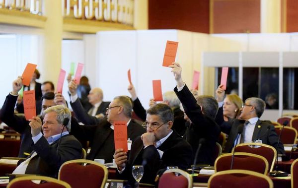 Congreso osanciona léi parlasuriano-kuérape - ABC Remiandu - ABC Color