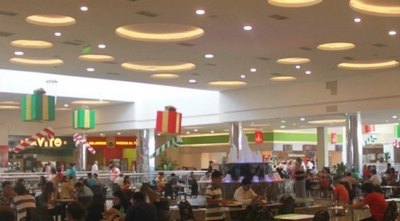 Patios de comida vuelven, con buen espacio | Crónica