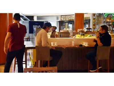 Patios, bares y restaurantes no reabrirán para el “reencuentro”
