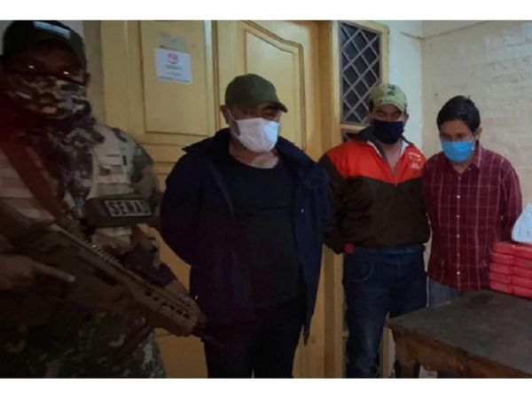 Un policía junto con otros dos son imputados por tráfico de drogas