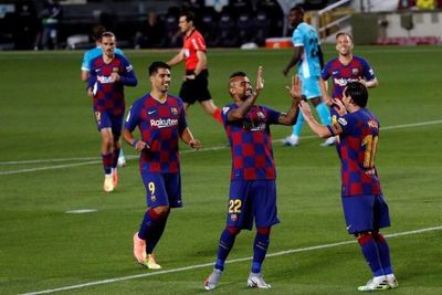 Barcelona triunfa y se afianza en la cima