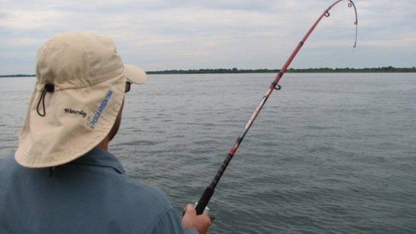 HOY / La pesca deportiva está prohibida, advierte Ministerio del Ambiente