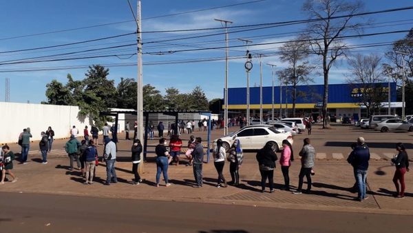 La asistencia condicionada desde el Gobierno corta circulante en los barrios