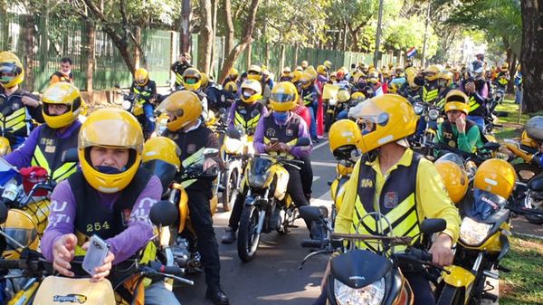 Trabajadores del volante se manifiestan para exigir asistencia - ABC en el Este - ABC Color