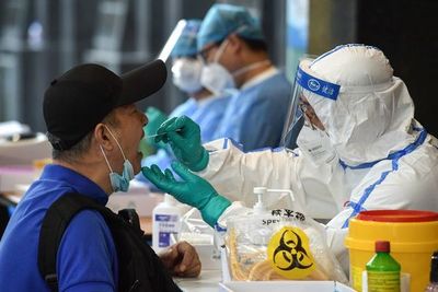 Pekín impone prohibición parcial de viajar y cierra escuelas por rebrote de coronavirus - Mundo - ABC Color