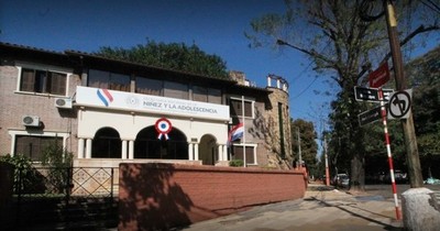 Denuncian a funcionaria de Niñez por ir a movilización tras presentar síntomas de COVID-19