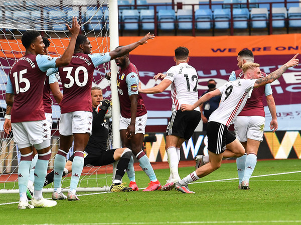 El fútbol inglés retorna con una gran polémica en Villa Park