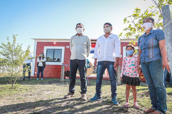 Comunidades Chamacoco e Ishir de Bahía Negra recibieron 120 viviendas sociales - El Trueno