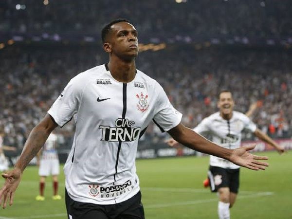 Jô regresa por tercera vez al Corinthians