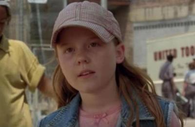 ¿Recuerdas a la amiga pelirroja de Ricky Ricón?: así luce hoy a 26 años del estreno de la cinta - SNT