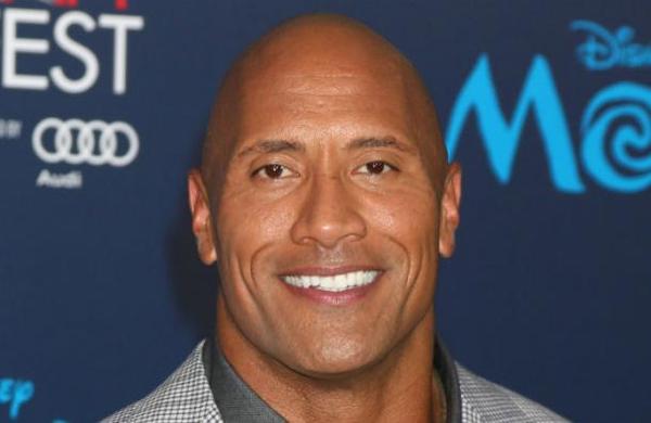 La respuesta de Dwayne Johnson a una estudiante que le envió 7 dólares para que hablara en su graduación - SNT