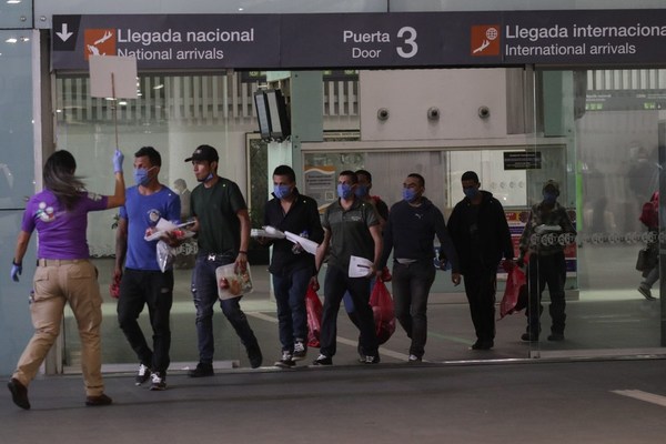 COVID-19 también derrumbó las remesas, oxígeno de los países latinoamericanos