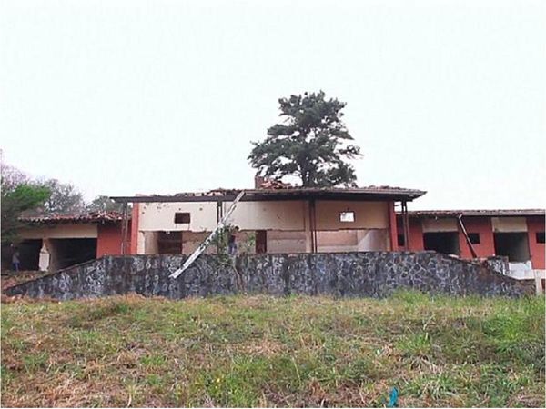 Acusan a dos hombres por invasión de ex mansión de Stroessner