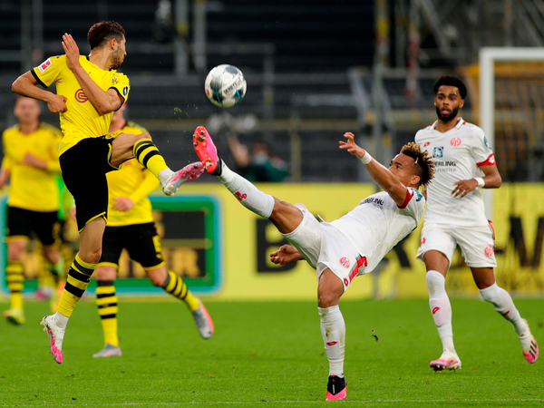 Mainz hace pisar tierra al Dortmund