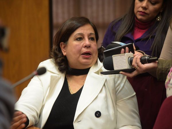 Investigan a hijo de la senadora Esperanza Martínez por ir a pescar